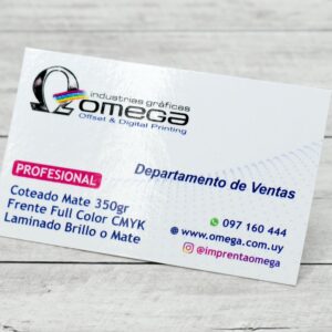 Tarjeta personal profesional de Imprenta Omega con laminado brillante.