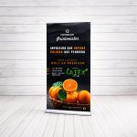 Roll Up Premium armado con impresión Látex HP en lona bifaz, base de aluminio reforzada y estructura profesional de Imprenta Omega.