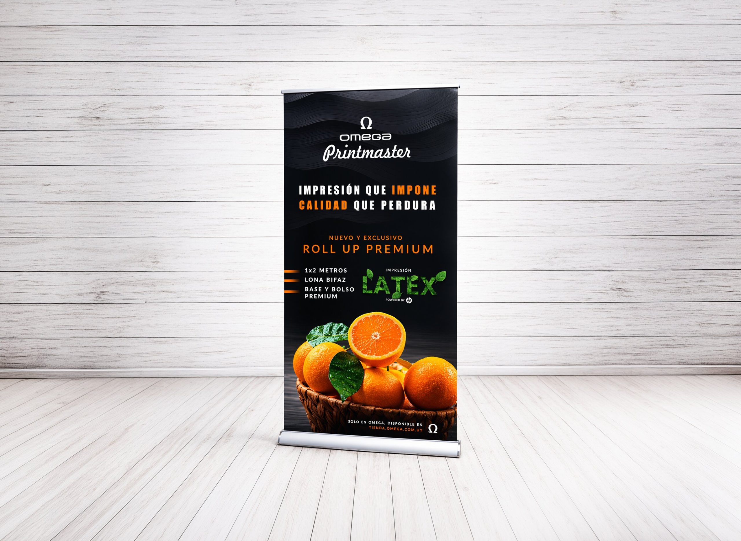 Roll Up Premium armado con impresión Látex HP en lona bifaz, base de aluminio reforzada y estructura profesional de Imprenta Omega.