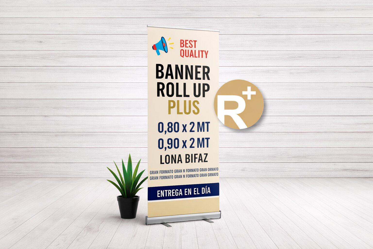 Banner Roll Up Plus de Imprenta Omega con estructura de aluminio y lona bifaz impresa, acompañado de planta decorativa sobre fondo de madera clara.