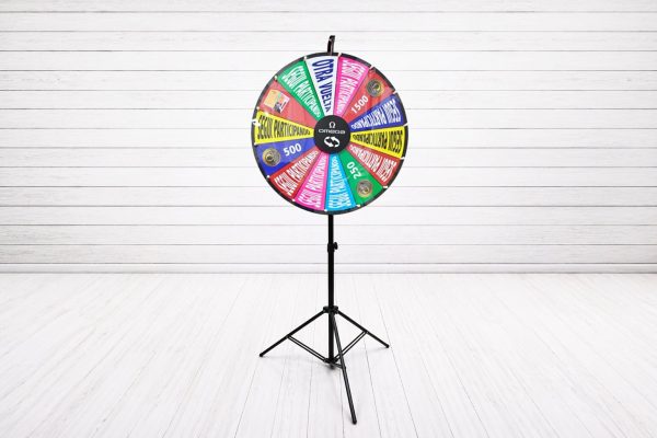 Ruleta promocional Omega Spin personalizada con base metálica y trípode estable para eventos y activaciones en Uruguay