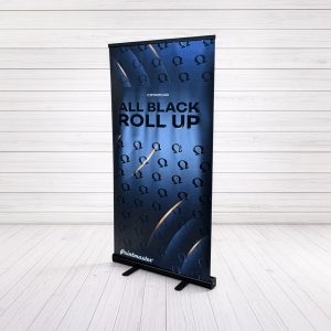 All Black Roll Up de 85 cm con estructura de aluminio negro y gráfica con barniz UV 3D impresa por Imprenta Omega en Uruguay