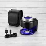 Cuenta hilos profesional 30X recargable con iluminación LED blanca y UV, estuche protector y cable USB sobre fondo gris neutro.